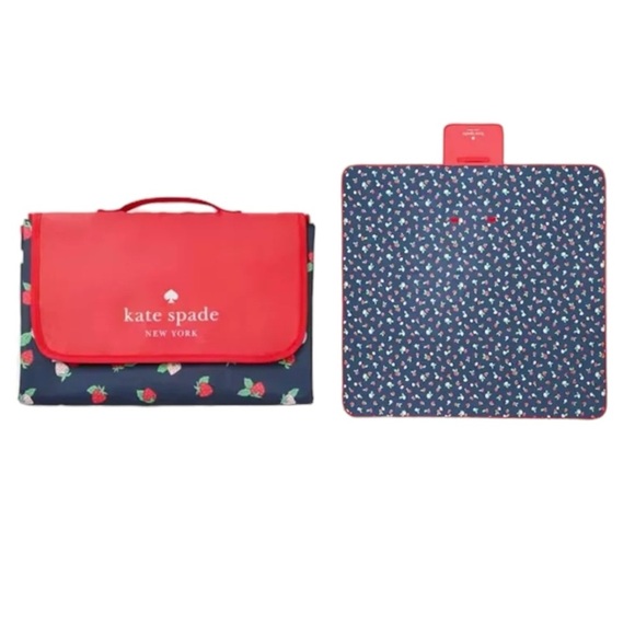 KATE SPADE NEW LARGE STRAWBERRY TOSS PACKABLE PICNIC BLANKET - Picture 6 of 6